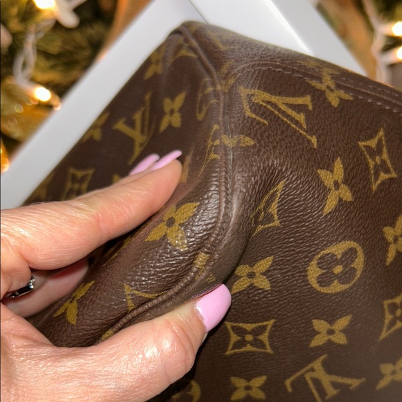 Louis Vuitton Neverfull MM - Picture 8 of 17